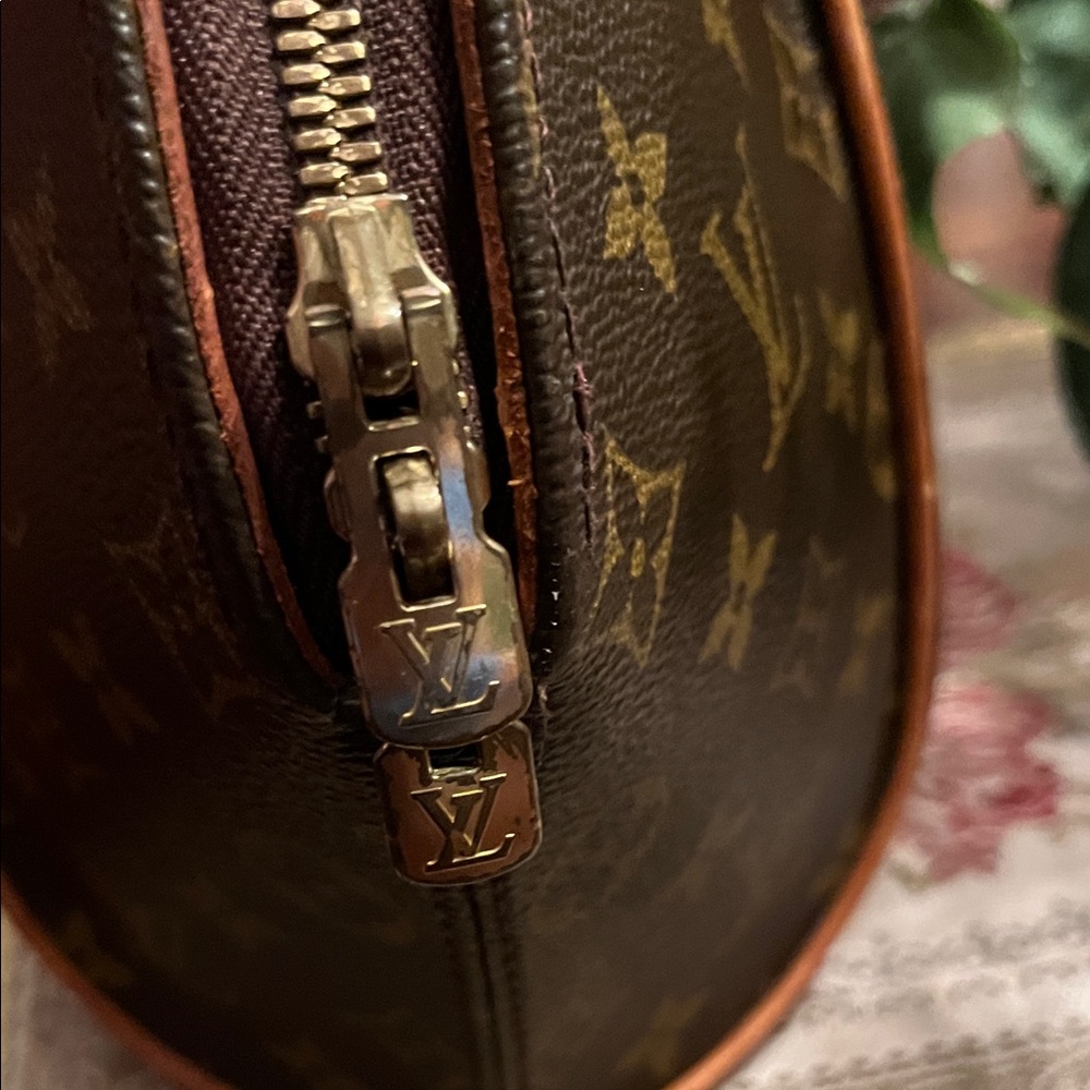 Louis Vuitton Dark Brown Monogram Shoulder Bag - Picture 2 of 6